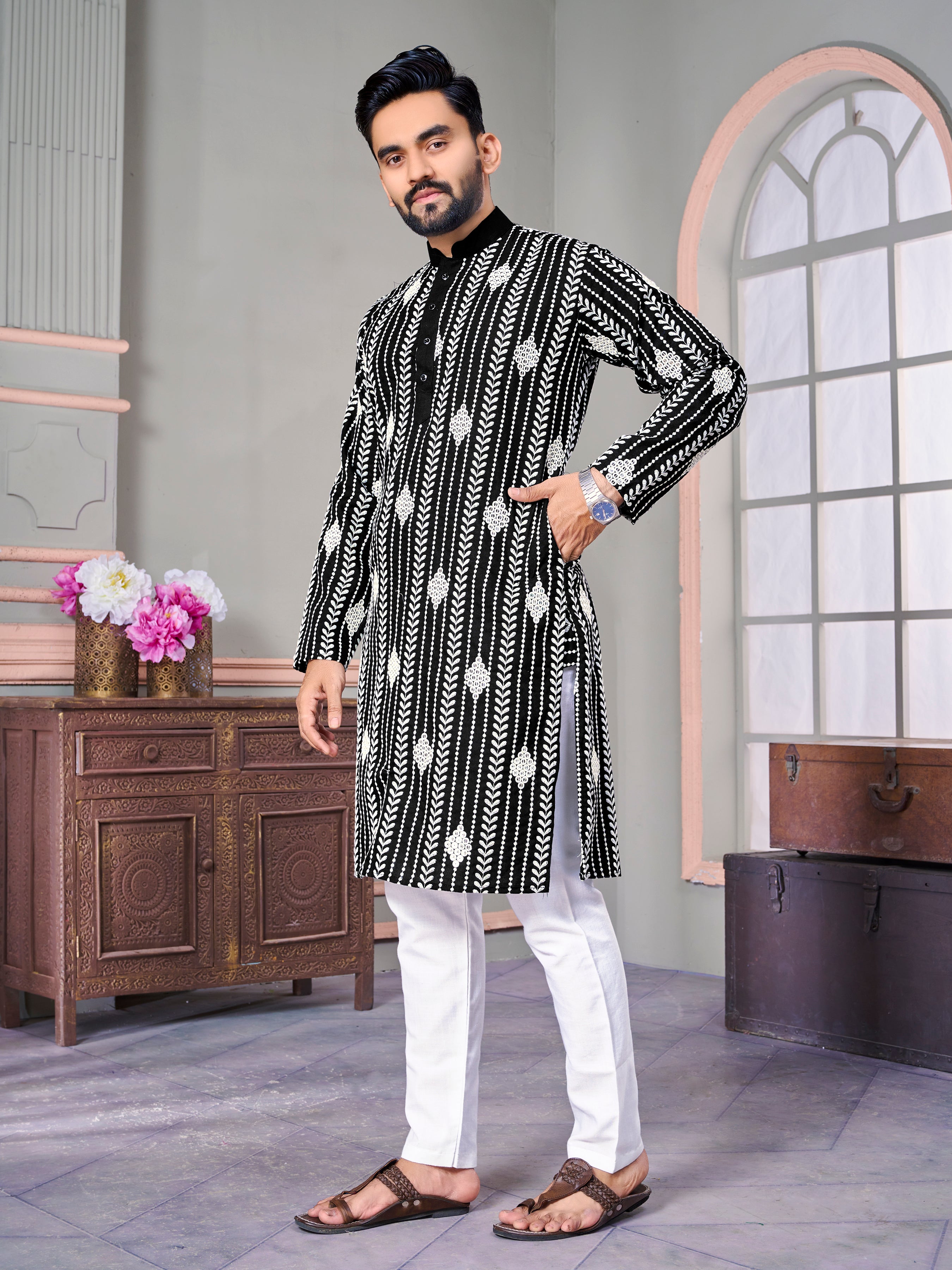 Van-Tara Luxe Linen Kurta Black