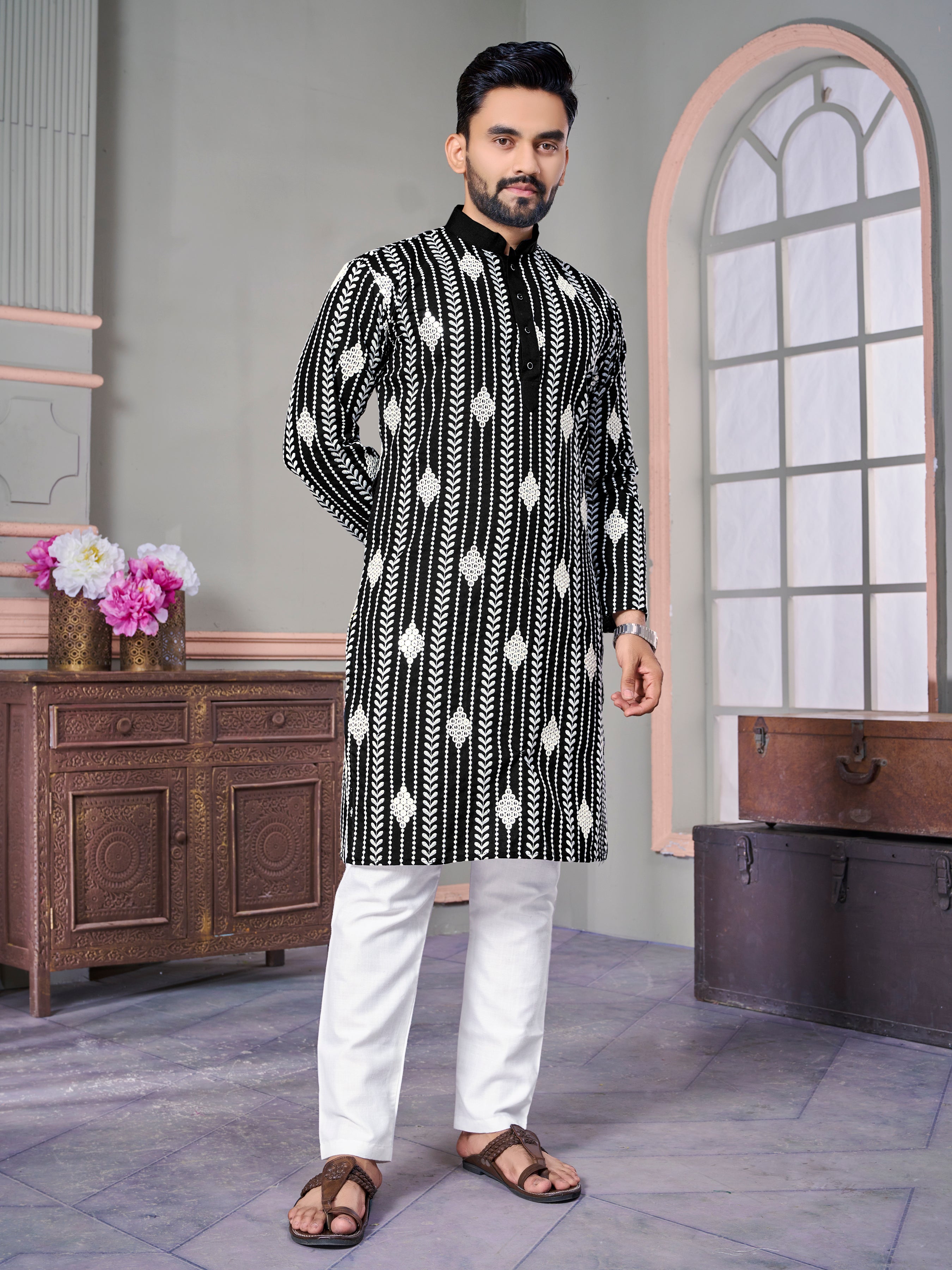 Van-Tara Luxe Linen Kurta Black