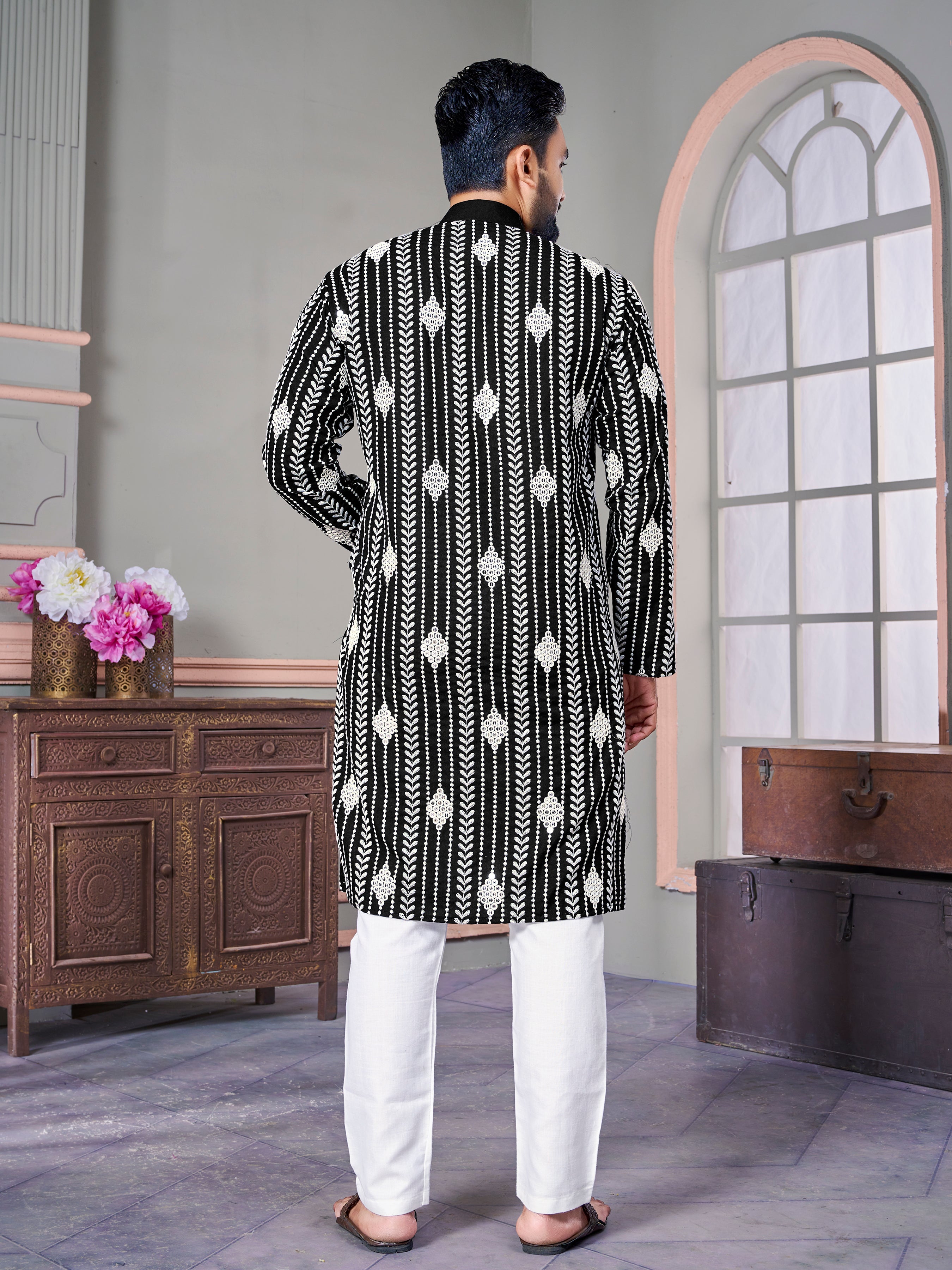 Van-Tara Luxe Linen Kurta Black