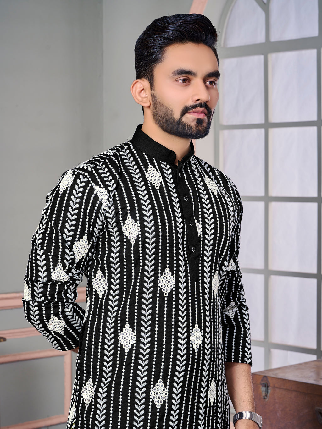 Van-Tara Luxe Linen Kurta Black