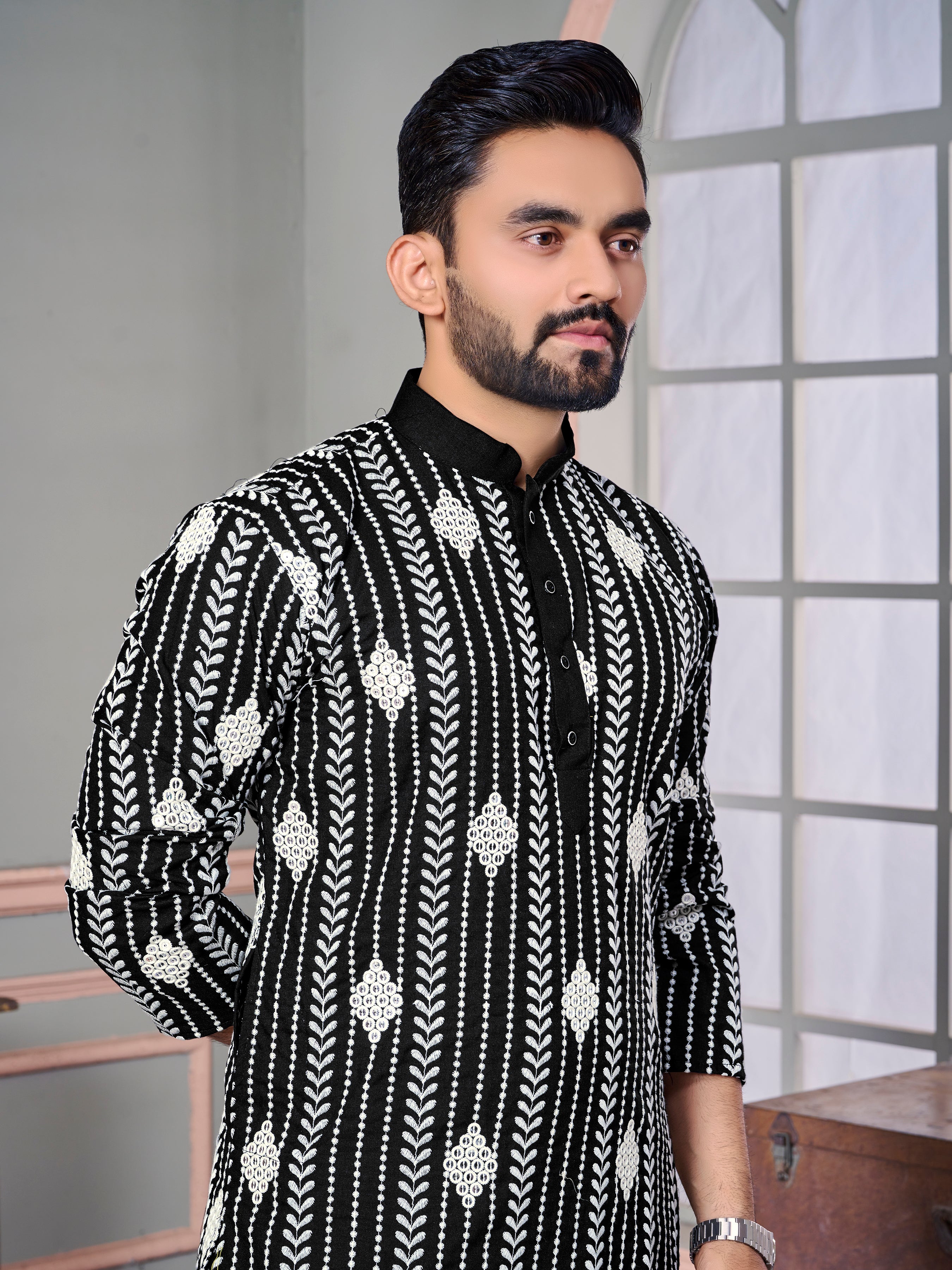 Van-Tara Luxe Linen Kurta Black