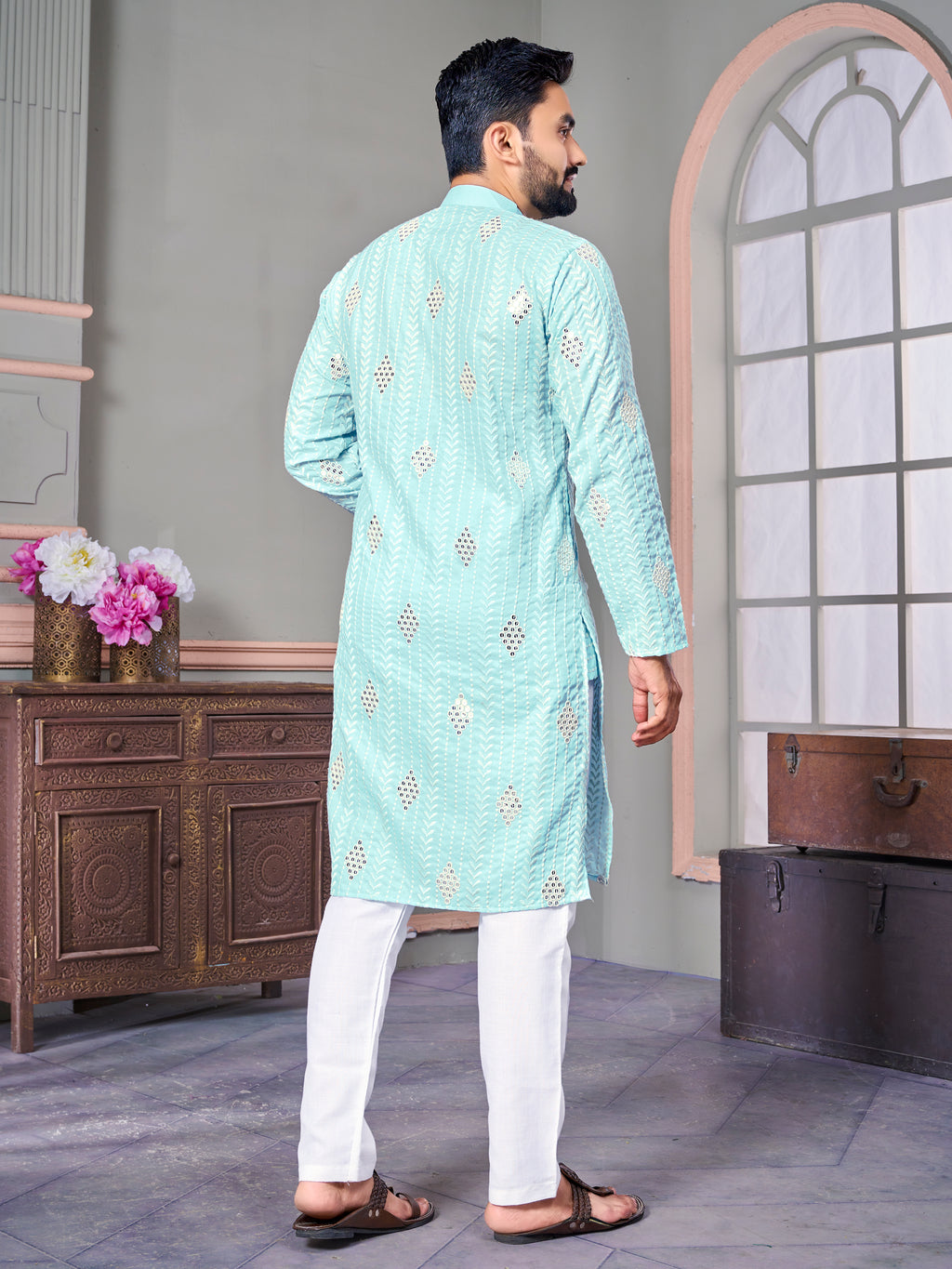 Van-Tara Luxe Linen Sky Kurta