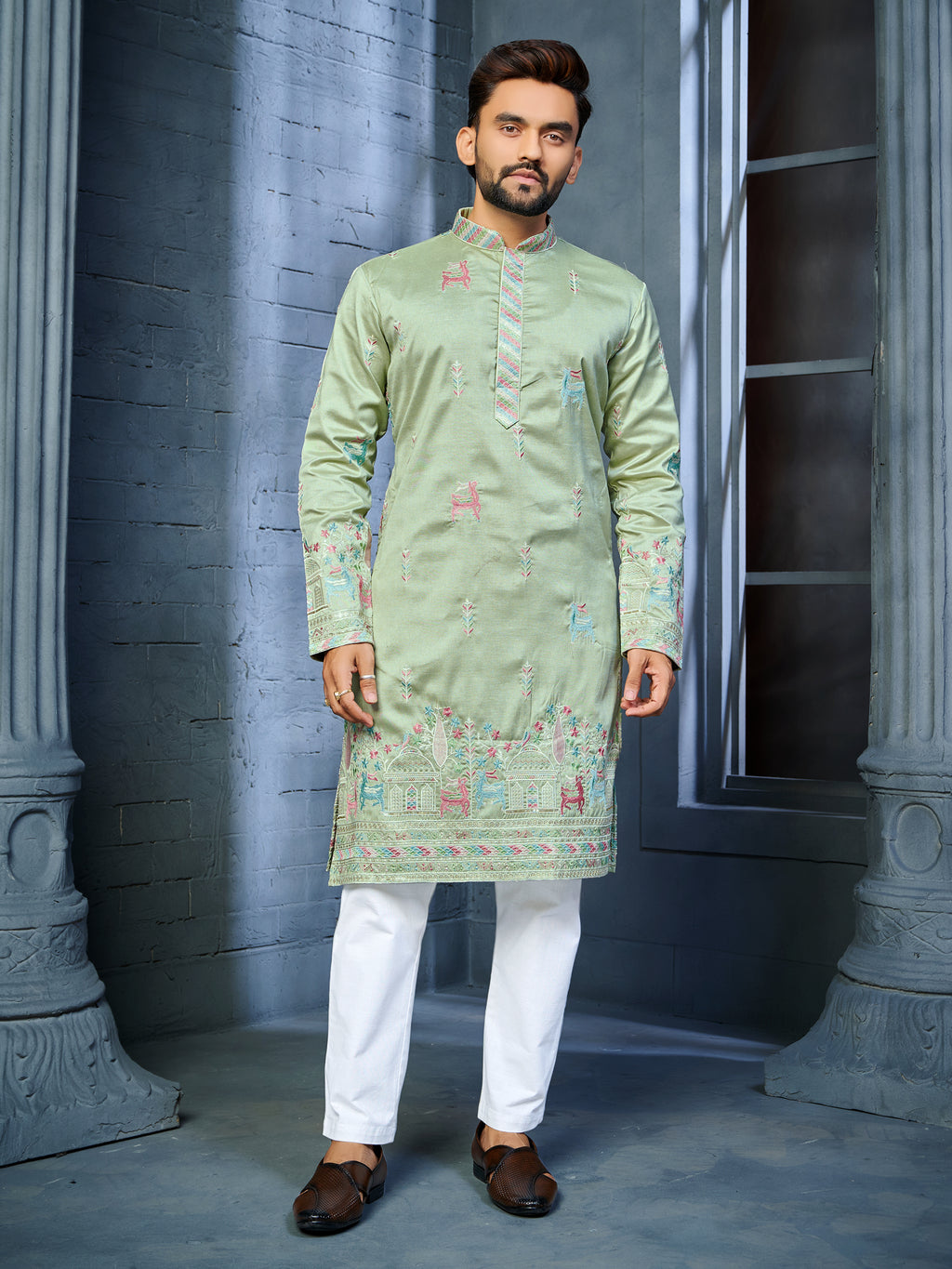 Men’s  Silk Kurta with Deer Embroidery Pista